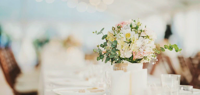 kwiaty na&nbsp;stole